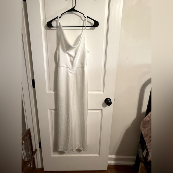 Labera Silky White Sleeveless Jumpsuit - Picture 1 of 6